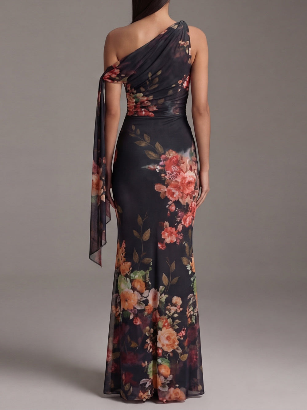 Abito maxi nero monospalla in chiffon plissettato a stampa