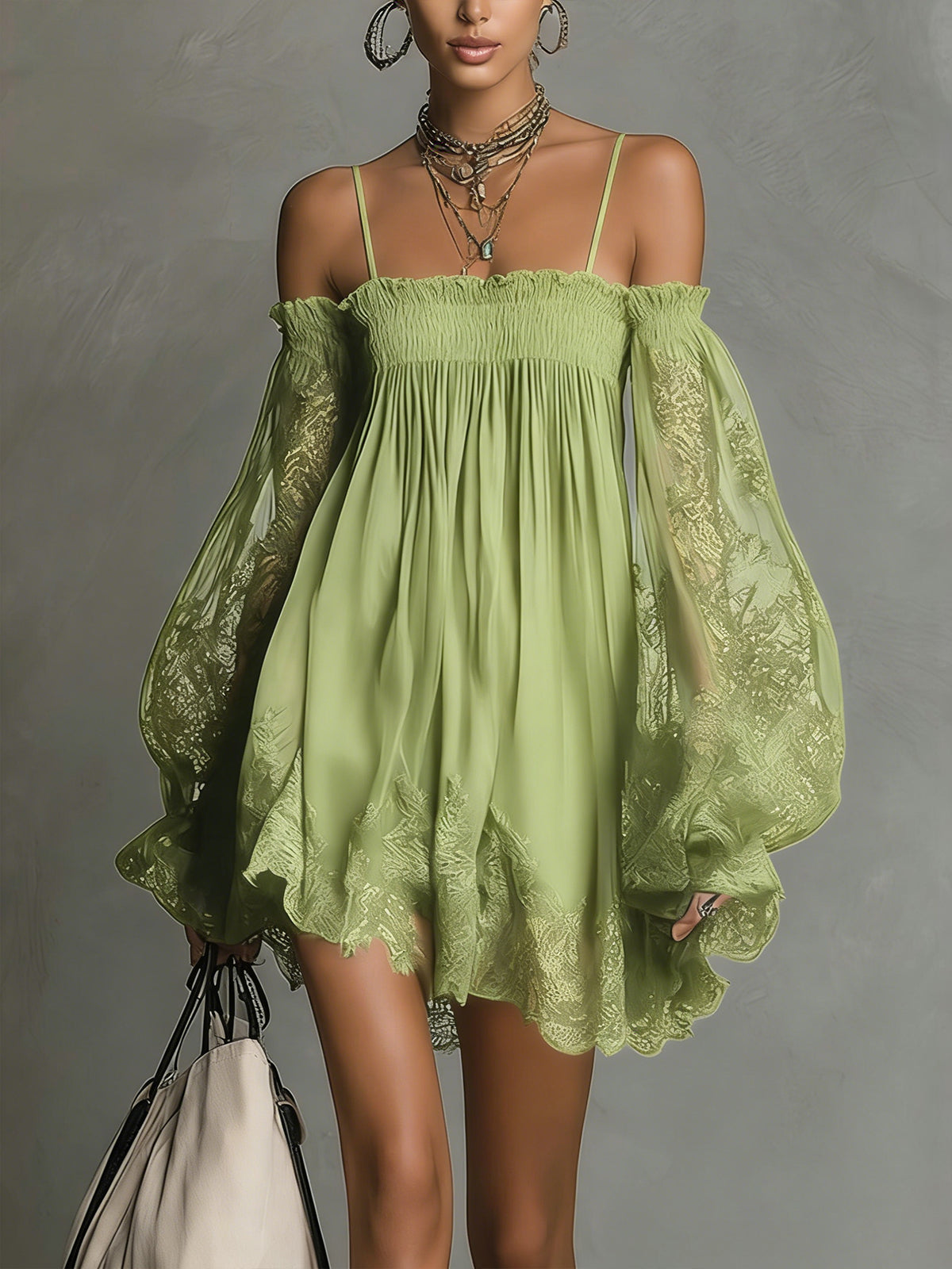 Noemi | Mini abito in chiffon blu navy con scollo a spalle scoperte, bordo in pizzo e maniche trasparenti