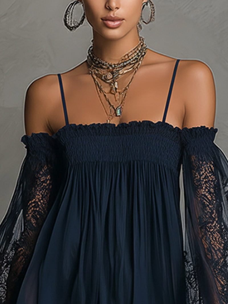 Noemi | Mini abito in chiffon blu navy con scollo a spalle scoperte, bordo in pizzo e maniche trasparenti