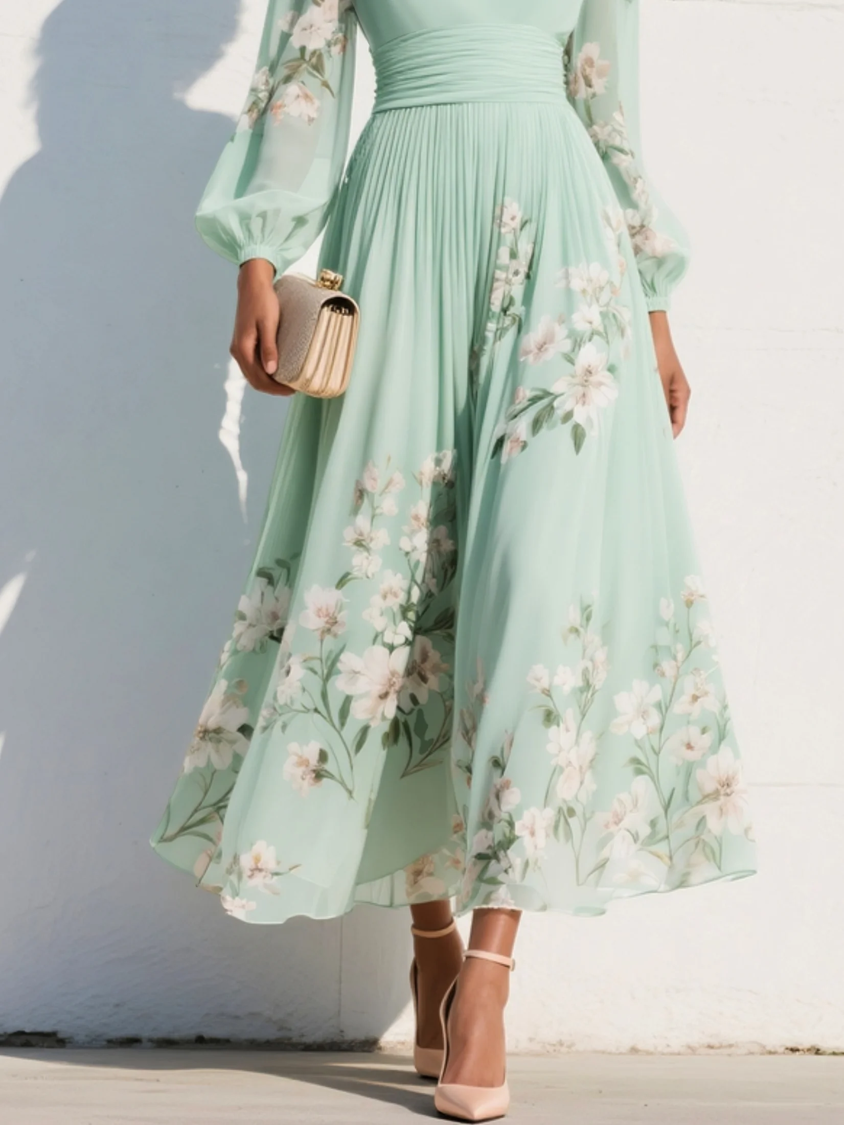 Abito maxi plissettato in chiffon verde menta con stampa floreale da donna