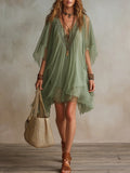 Mini abito verde in chiffon con scollo a V e strati fluidi