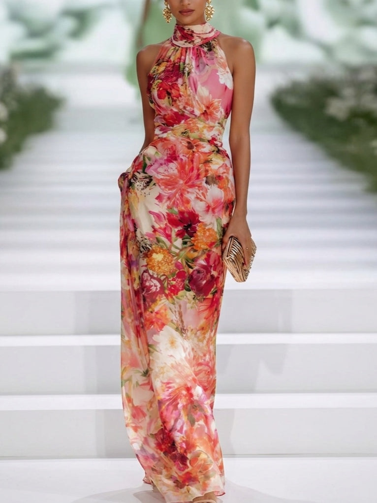 Abito maxi rosso in chiffon a fiori con collo alla schiava, senza maniche