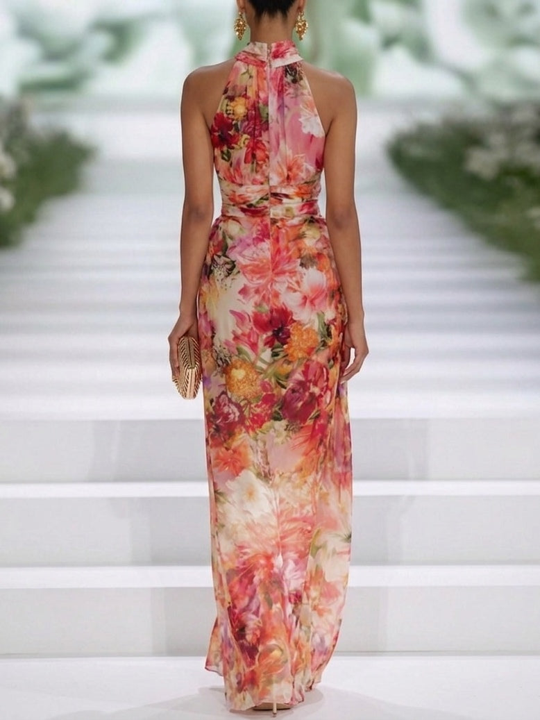 Abito maxi rosso in chiffon a fiori con collo alla schiava, senza maniche