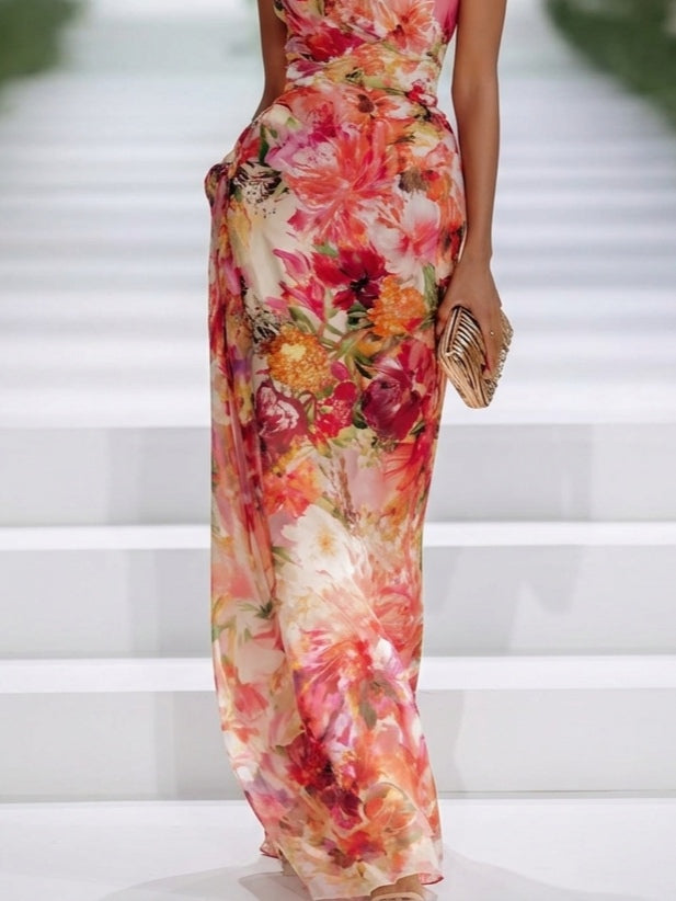 Abito maxi rosso in chiffon a fiori con collo alla schiava, senza maniche