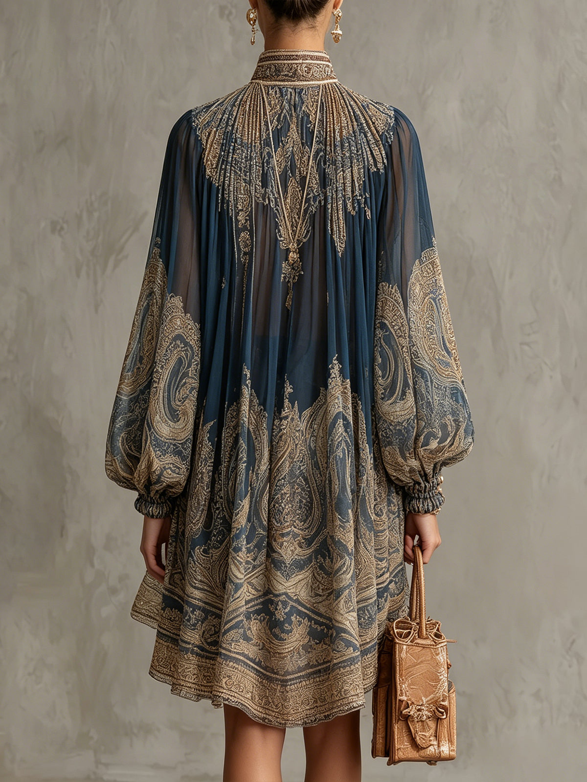 Mini abito in chiffon blu navy con stampa barocca e collo alto