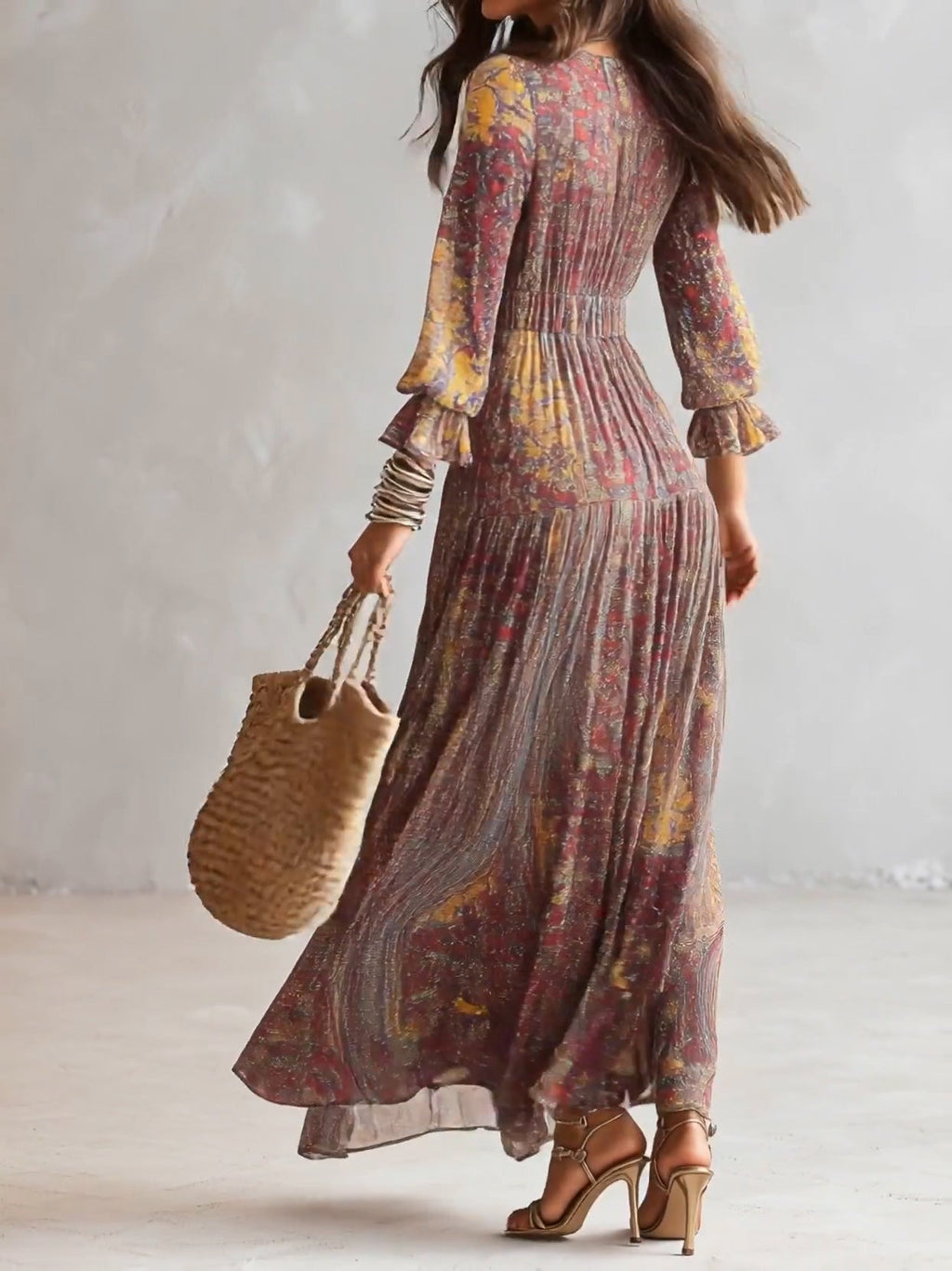 Abito maxi in chiffon arricciato con scollo a V e stampa paisley