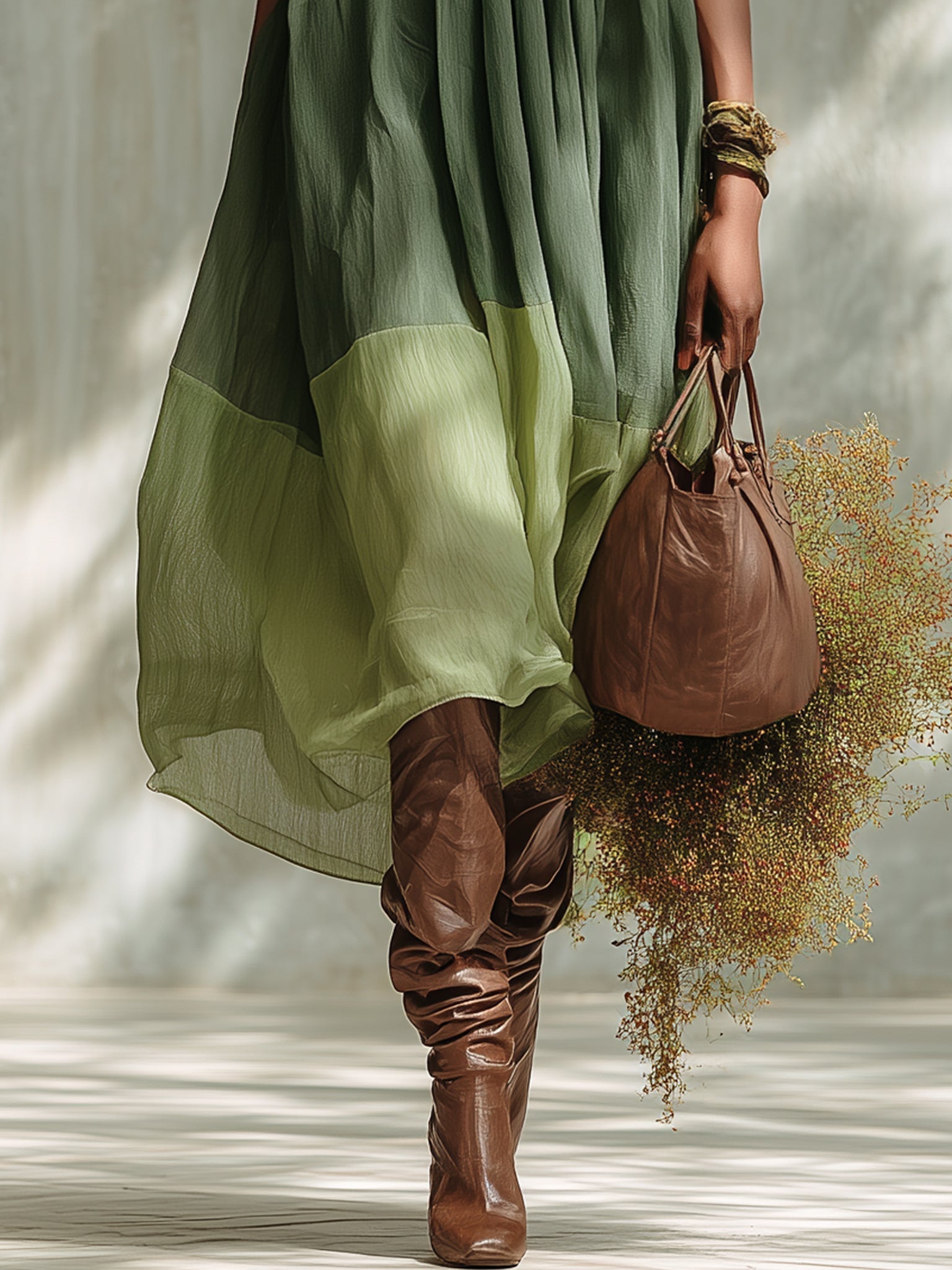 Abito midi verde in chiffon a spalle scoperte, maniche corte