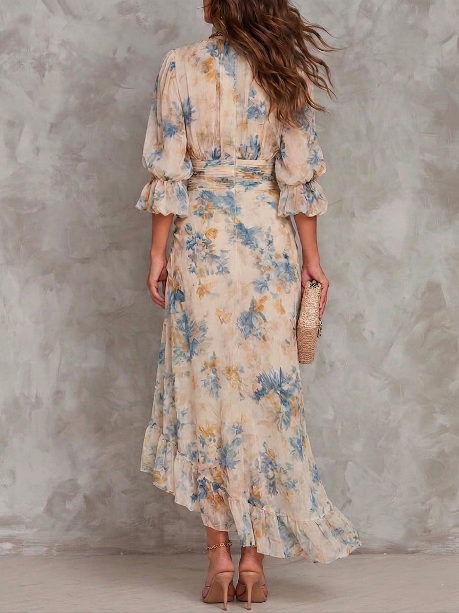 Abito maxi in chiffon beige a collo alto con stampa floreale stile dipinto a olio