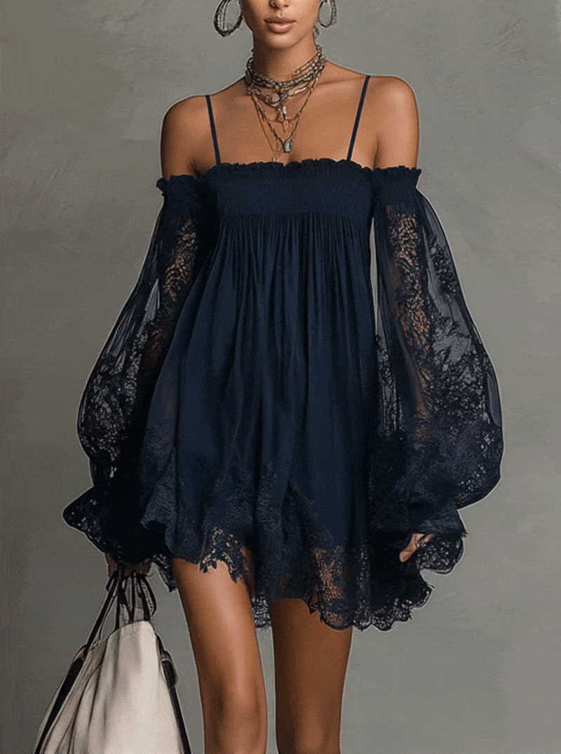 Noemi | Mini abito in chiffon blu navy con scollo a spalle scoperte, bordo in pizzo e maniche trasparenti